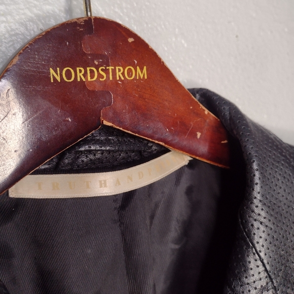 Jacket - Picture 4 of 7